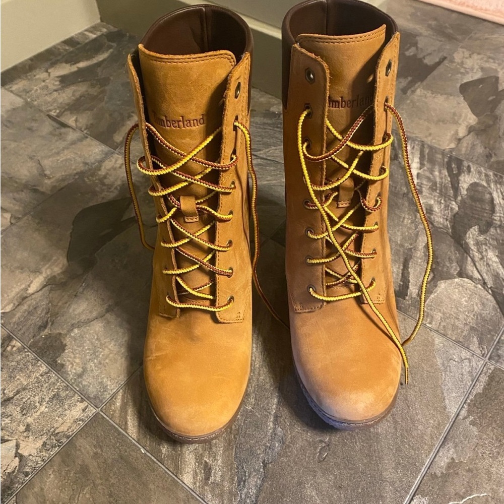 Timberland heeled boot, EUC, hardly worn 8.5 women